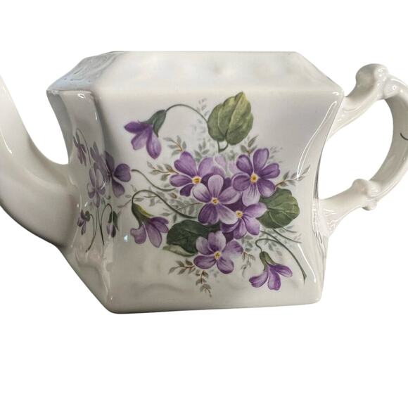 ˚₊‧꒰ა ☆ ໒꒱ ‧₊˚ Vintage Crownford  Violet Pattern Teapot Bright White Flowers - Picture 3 of 11